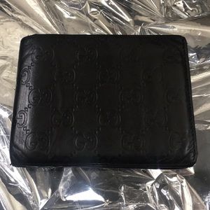 Gucci Men’s Leather Wallet - Guccissima Pattern